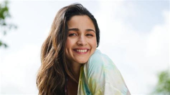 Alia Bhatt Becomes 4th Most Followed Indian On Instagram As She Crosses 80 Million Followers - SarkariResult