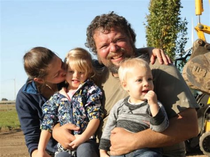 Charles Pol Wiki, Wife, Married, Dating, Girlfriend, Net Worth, Children, Vet, and Bio