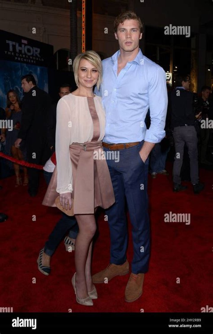 Derek Theler Dating, Girlfriend, Net Worth, Career, Age, Wiki-Bio