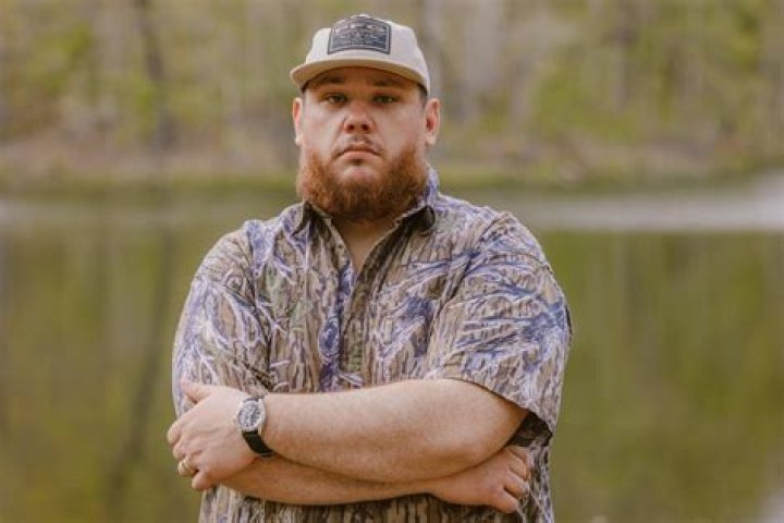 Did Luke Combs have a brother who passed away? Addressing the rumors and seeking clarity on the matter - SarkariResult