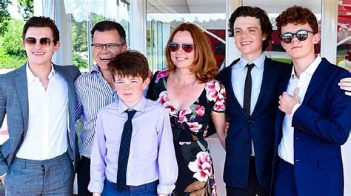 Dominic Holland Married, Wife, Children, Net Worth, Facts, Wiki-Bio