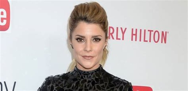 Grace Helbig Height, Weight, Measurements, Bra Size, Shoe Size