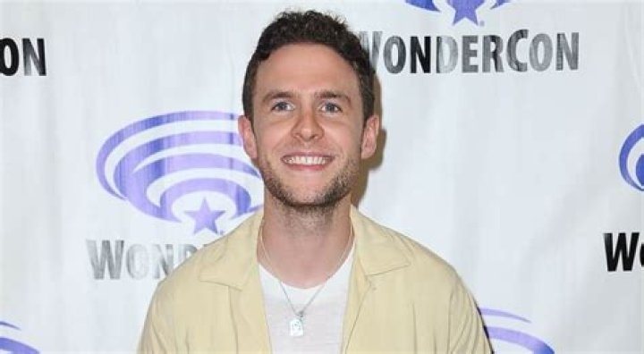 Iain De Caestecker Height, Weight, Body Measurements, Shoe Size