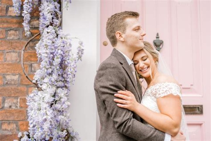 Is Maisie Williams Married? Maisie Williams Relationship Status, Who is Maisie Williams? - SarkariResult