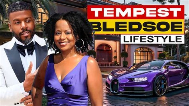 Is Tempestt Bledsoe dating or searching for the boyfriend? Is she married?