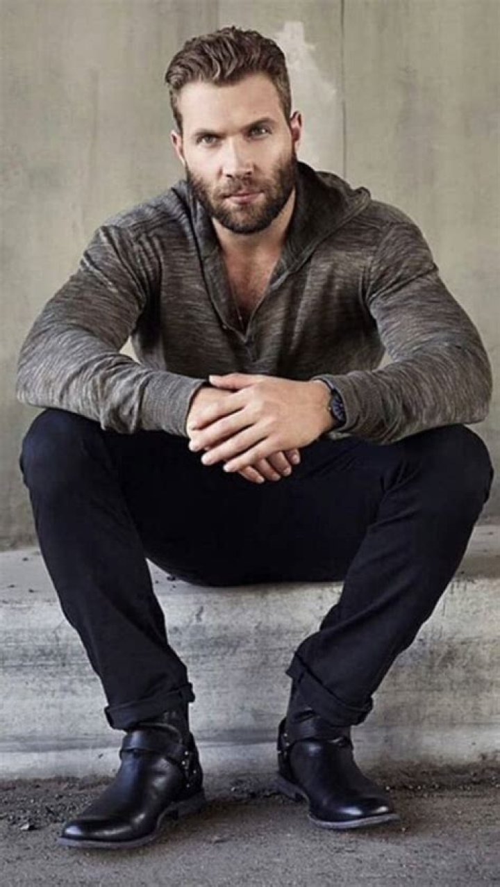 Jai Courtney Height, Weight, Body Measurements, Shoe Size