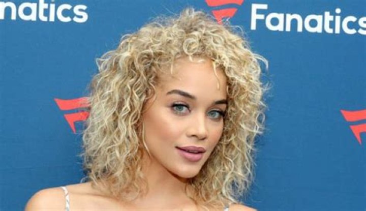 Jasmine Sanders Height, Weight, Body Measurements, Bra Size, Shoe Size