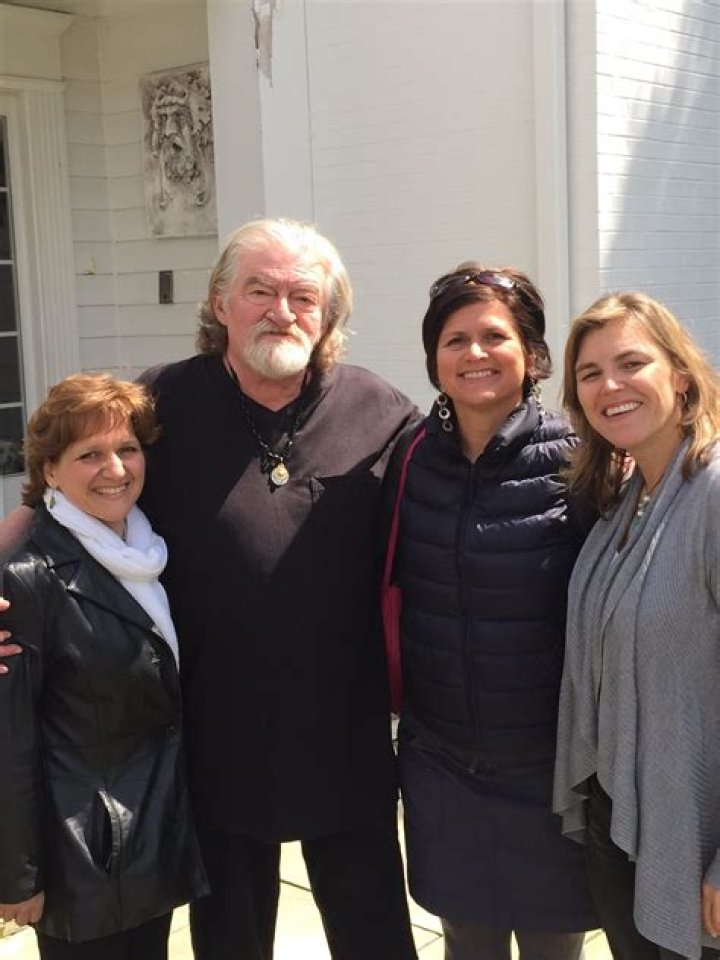 Joe Eszterhas Wife, Married, Divorce, Children, Net Worth, Age, Height, Wiki, Bio