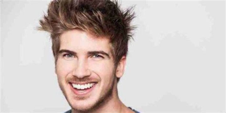 Joey Graceffa Height, Weight, Body Measurements, Shoe Size