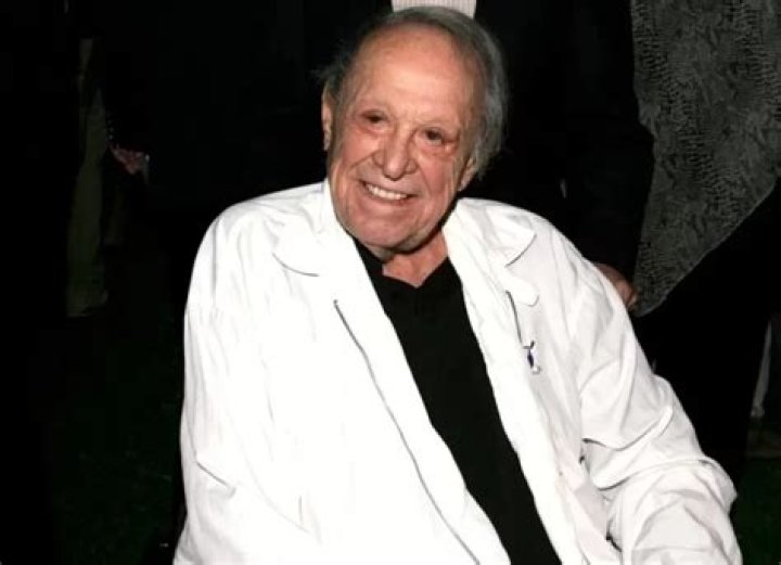 Joey Luft Net Worth [2022], Income, Salary, Career, Hookups