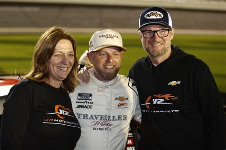 Kelley Earnhardt Miller Net Worth, Husband, House, Wiki/Bio of Dale Earnhardt Jr’s sister