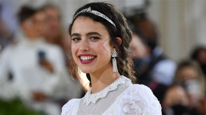 Margaret Qualley Net Worth: Details About Age, Income, Movie, Career - SarkariResult