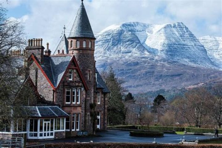 Top 10 Breathtaking Romantic Getaways In Scotland: Best Places To Go - SarkariResult