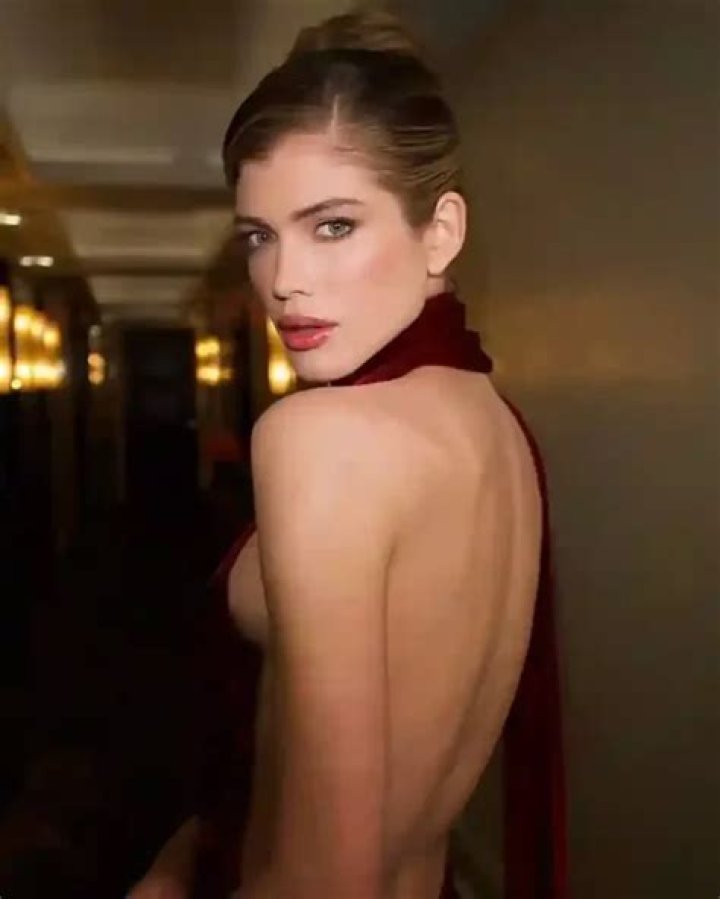 Valentina Sampaio Height, Weight, Measurements, Bra Size, Shoe Size