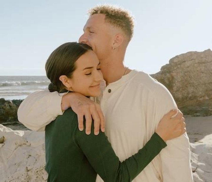 Who Is Maddi Jane Boyfriend Julian? Controversial Age Gap With Boyfriend Jack Gilinsky And Dating Life - SarkariResult